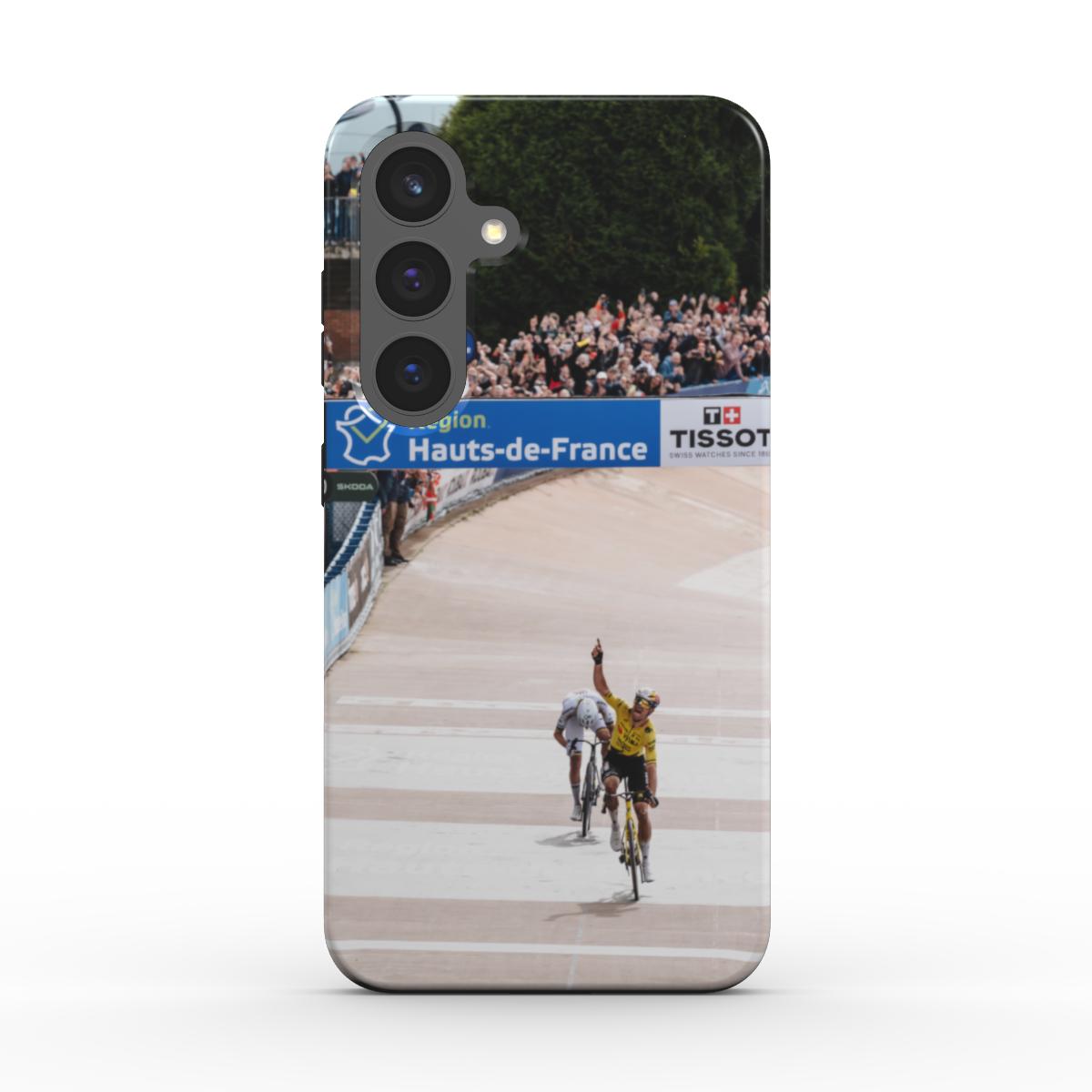 Coque iPhone cyclisme WVA Paris-Roubaix sur smartphone, rendu en main