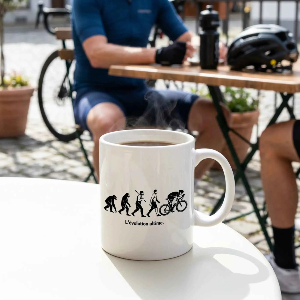Mug vélo L'évolution ultime, vue de face avec le visuel imprimé