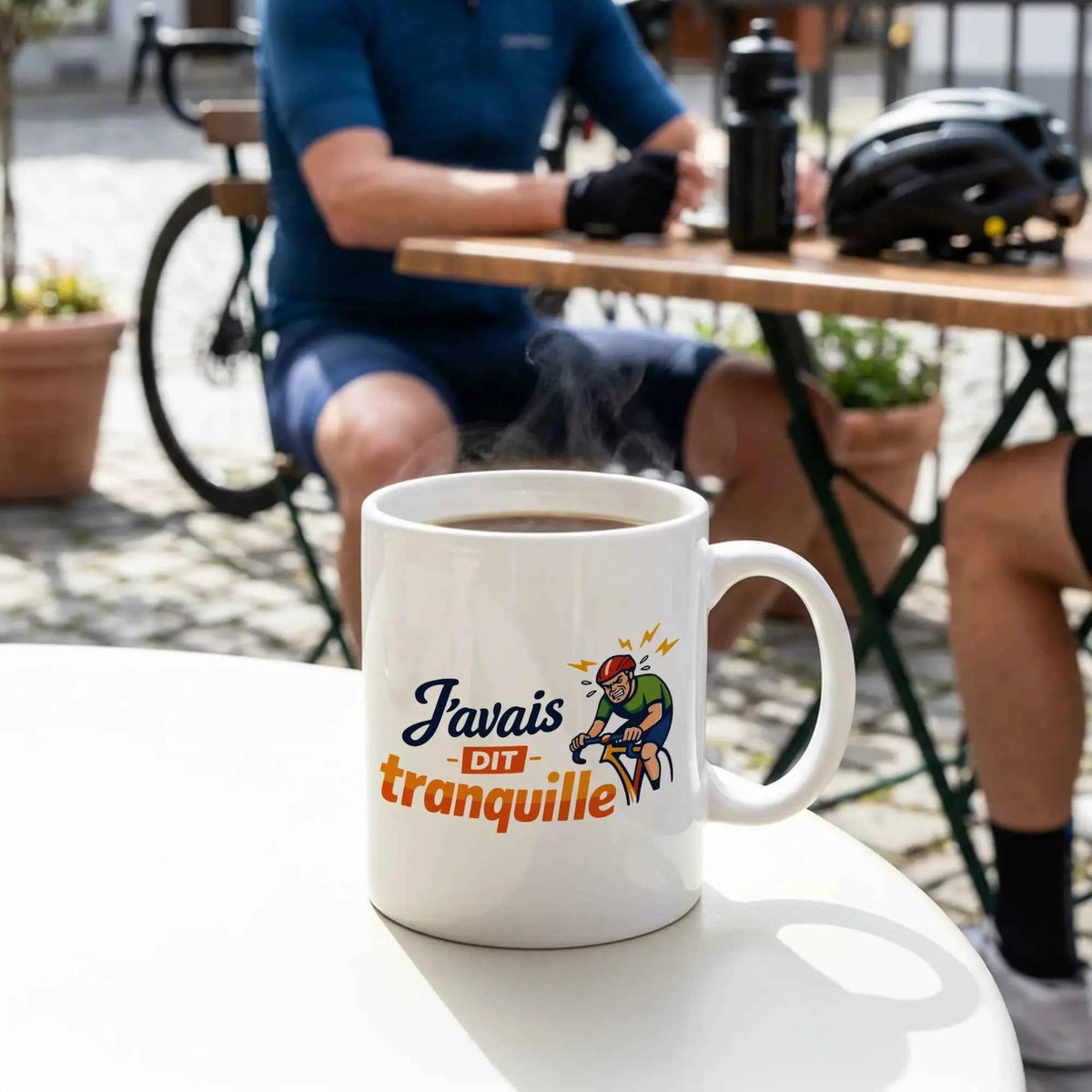 Mug vélo J'avais dit tranquille, vue de face avec la punchline imprimée