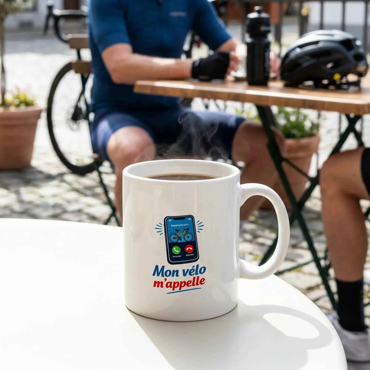 Mug vélo Mon vélo m'appelle, vue de face avec la punchline imprimée