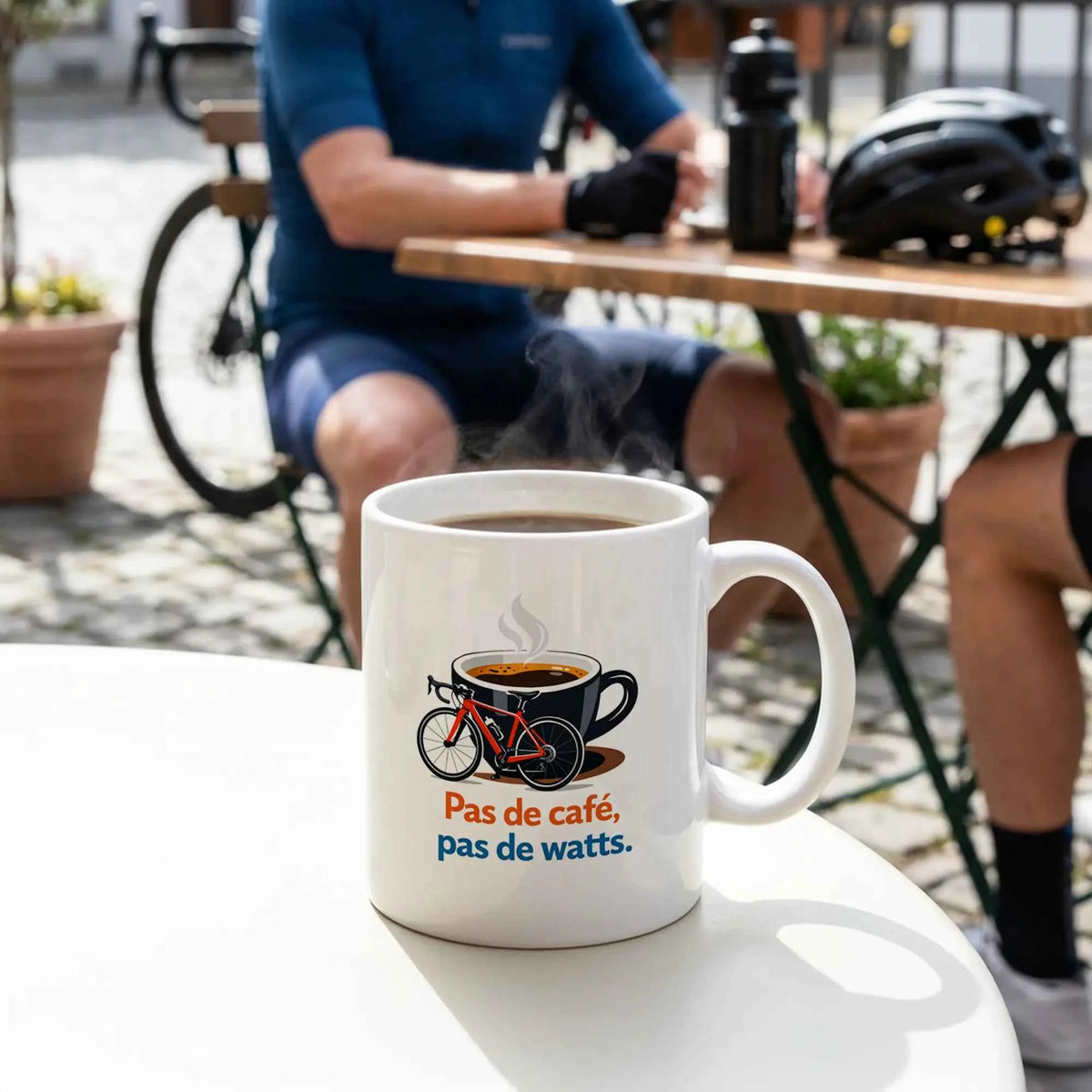 Mug vélo Pas de café pas de watts, vue de face avec la punchline imprimée