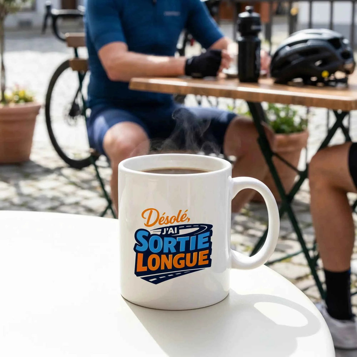 Mug vélo Désolé j'ai sortie longue, vue de face avec la punchline imprimée